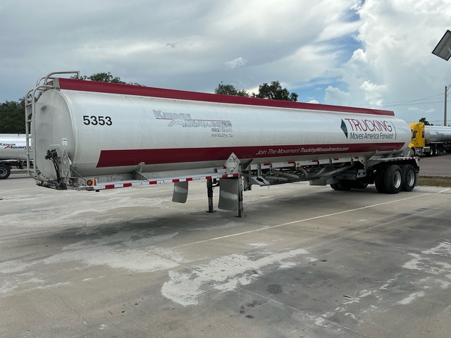 2000 Heil DOT406AL 8900 gal T/A Tanker Trailer