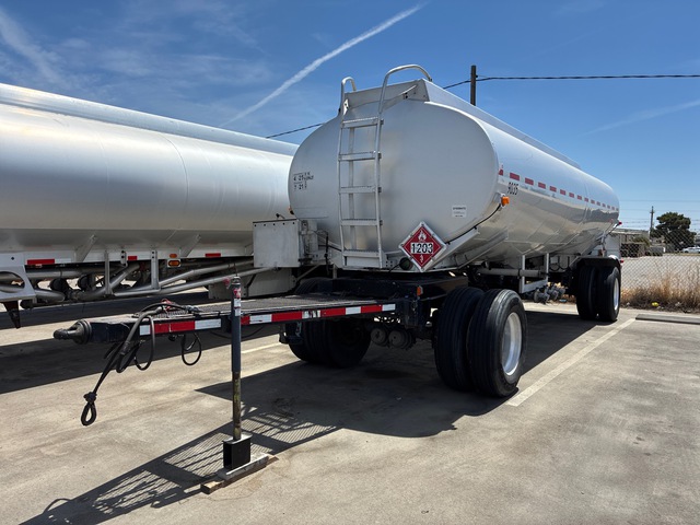 1990 BEALL MC306AL 5500 gal S/A Turntable Tanker Trailer