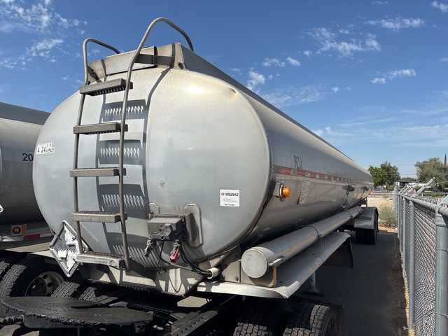1992 Beall MC306AL 9500 gal T/A Tanker Trailer