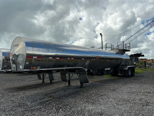 2013 Polar 4300 gal T/A Tanker Trailer