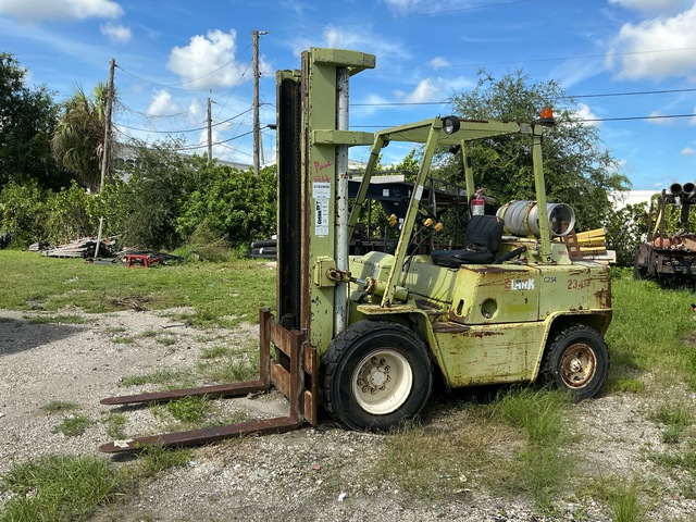 1987 Clark C500 8000 lb Pneumatic Tire Forklift