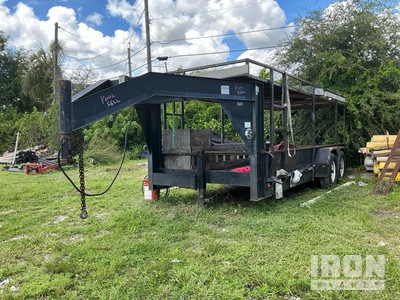 2004 Cornpro 18 ft T/A Gooseneck Trailer utilitario