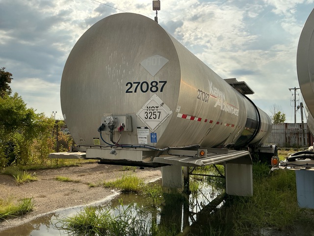 2007 LBT Stainless T/A 7500 gal Asphalt Tank Trailer