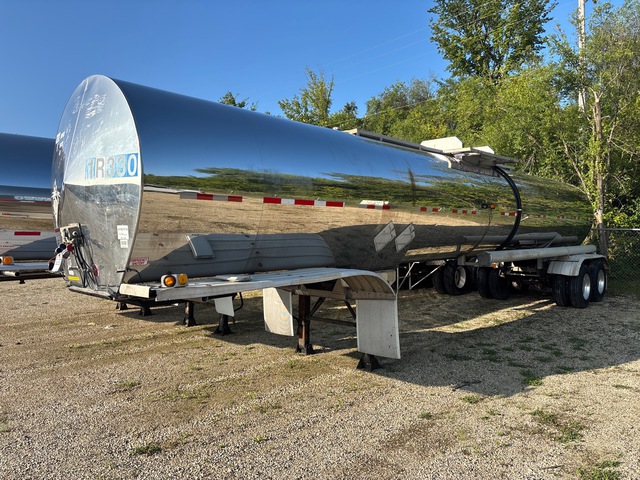 1993 Polar MC307SS 7000 gal T/A Tanker Trailer