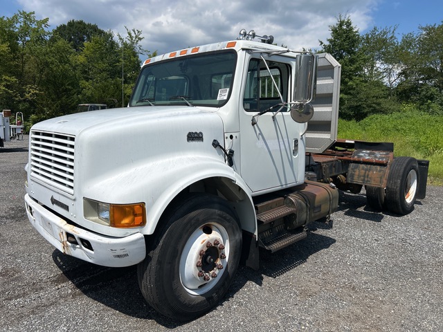 2000 International 4900 Truck Tractor