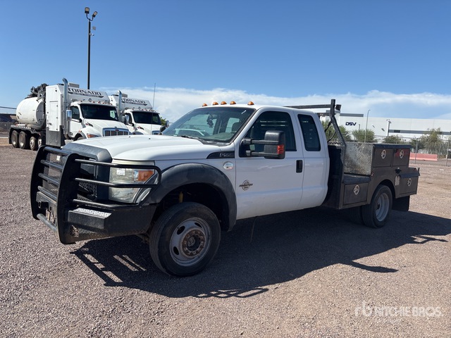 2013 Ford F-550 XL 4x2 Flatbed Truck