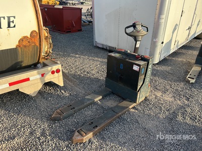 Toyota 8HBW23 4500 lb Electric Transpallet