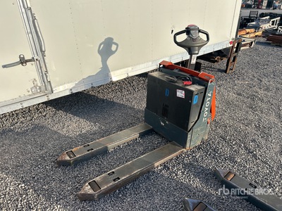 Toyota 8HBW23 4500 lb Electric Transpallet