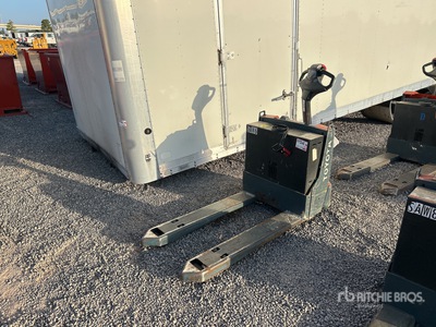 Toyota 8HBW23 4500 lb Electric Transpallet