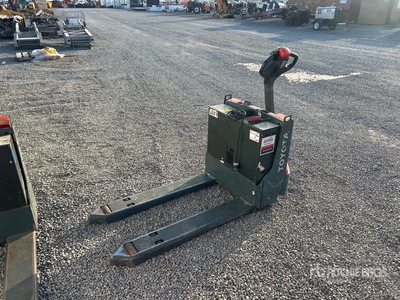 Toyota 8HBW23 4500 lb Electric Transpallet