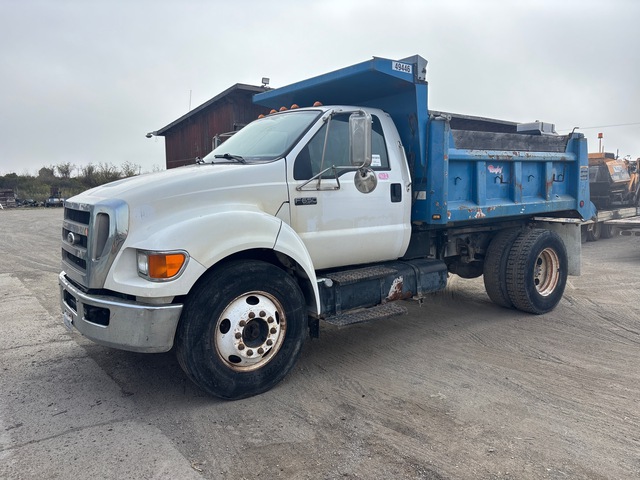 2010 Ford F-650 XLT 4x2 S/A Dump Truck