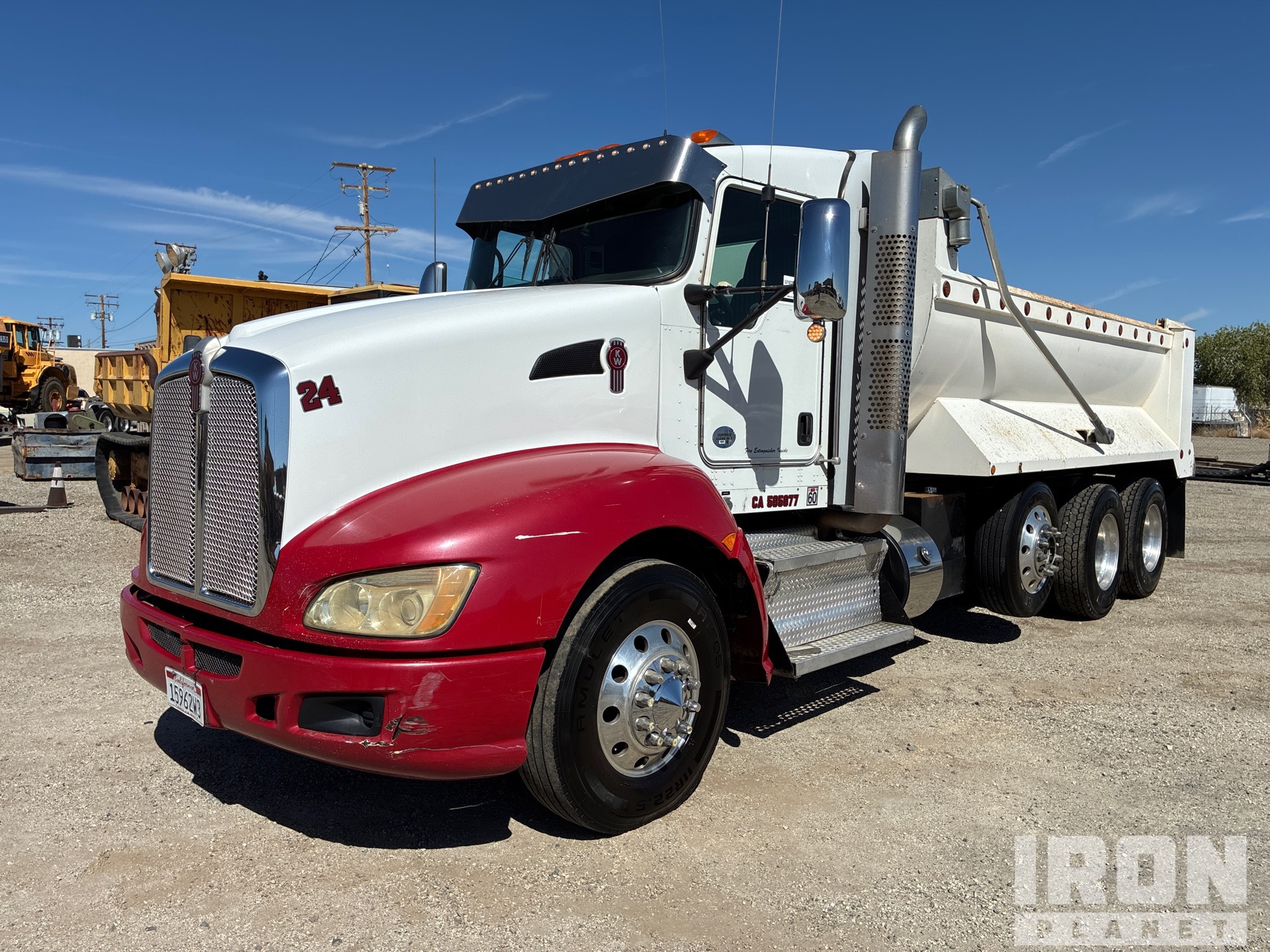 2016 Kenworth T660 8x4 Super 10 Tri/A Dump Truck