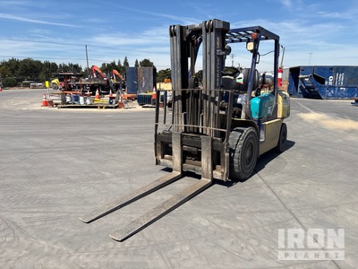 Komatsu FG45T2-7 9750 lb Pneumatic Tire رافعة شوكية