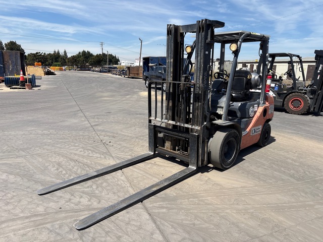 2013 Toyota 8FGU25 4500 lb Pneumatic Tire Forklift