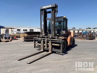 2014 Doosan D130S-5 27900 lb Pneumatic Tire رافعة شوكية