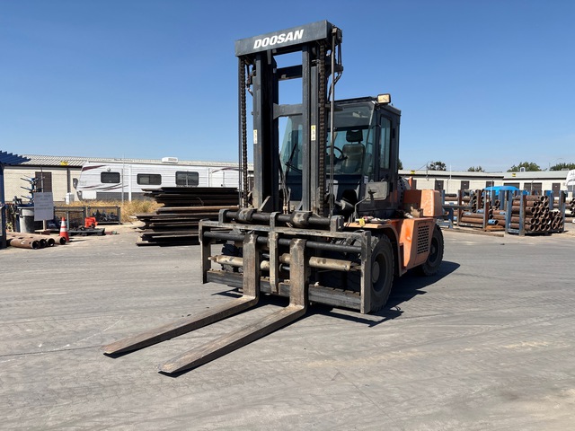 2014 Doosan D130S-5 27900 lb Pneumatic Tire Forklift