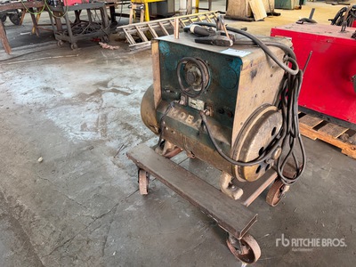 Hobart M-300 300 A Skid-Mounted Multi-Process Spawarka elektryczna