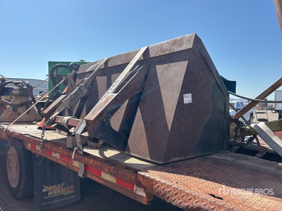 Hydraulic tilt bucket