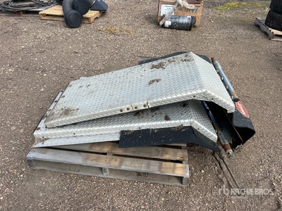 Quantity of (2) Peterbilt Truck Fender