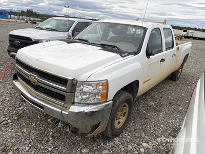 2010 Chevrolet Silverado 2500HD 4x4 Crew Cab Pickup