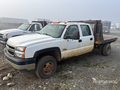 2006 Chevrolet Silverado 3500 4x4 Crew Cab Flatbed Truck