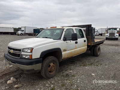 2006 Chevrolet Silverado 2500 4x4 Crew Cab Flatbed Truck