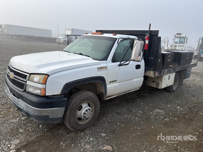 2006 Chevrolet Silverado 3500 4x2 Flatbed Truck