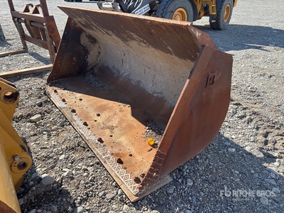 118 in Q/C General Purpose Wheel Loader Bucket - Fits Cat 950E