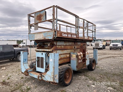 2004 Genie GS-5390RT Dual Fuel Scissor Lift