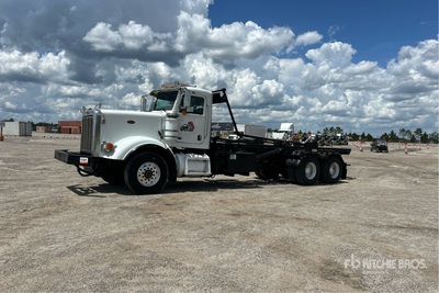 2012 Peterbilt 367 6x4 Roll-Off Truck