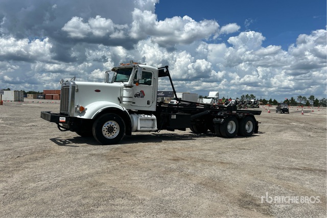 2012 Peterbilt 367 6x4 Roll-Off Truck