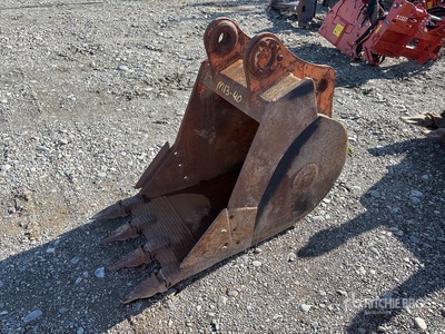 32 in Digging Excavator Bucket