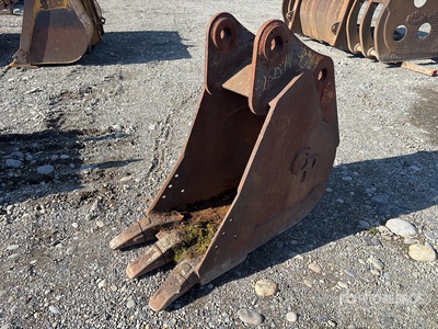 C & P 24 in Digging Excavator Bucket - Fits John Deere 200