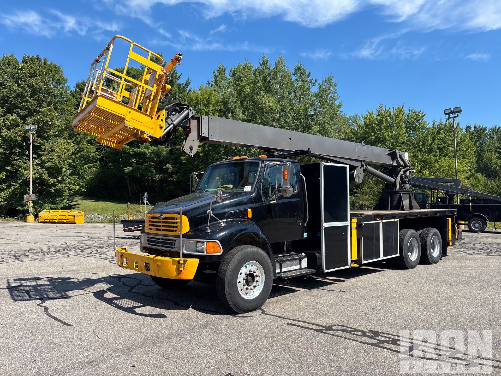 Manitex SC85 24000 lb Straight Boom on 2004 Sterling Acterra 6x4 شاحنة رافعة