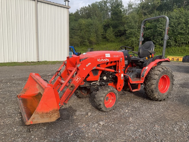 2021 Kubota LX2610HSD 4WD Utility Tractor (Inoperable)