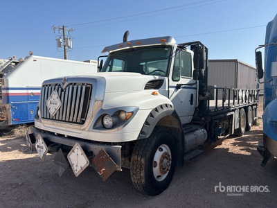 2013 International 7600 6x4 平台トラック