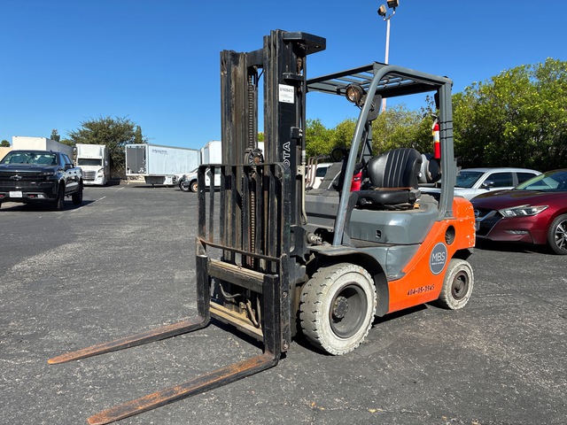 2012 Toyota 8FGU25 4350 lb Pneumatic Tire Forklift