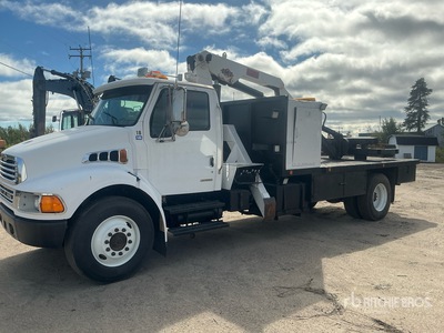 2010 IMT 7415 12000 lb Knuckle Boom on 2002 Sterling M7500 4x2 Camion à flèche