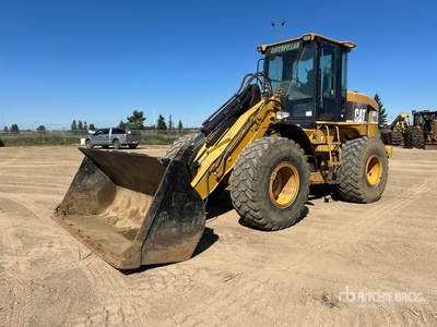 2005 Cat 930G Pala gommata