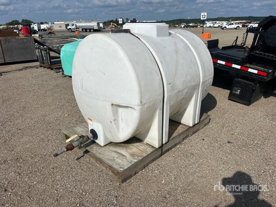 525 gal Skid Mounted Poly Poly Tank