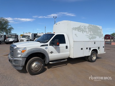 2015 Ford F-550 4x2 ユーティリティトラック