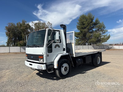 1992 Ford CF7000 4x2 Flatbed Truck