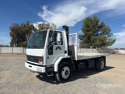 1992 Ford CF7000 4x2 Flatbed Truck
