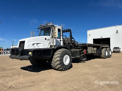 2006 John Deere 350D 6x6 Bed Truck