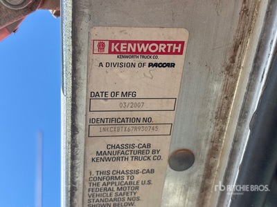 2007 Kenworth C500 420 8x4 Twin-Steer Camion à plateforme