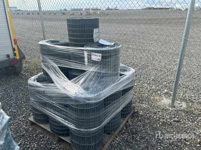 Quantity of (12) x 30 in Galvanized Garden/ Small Animal Clôture (Unused)