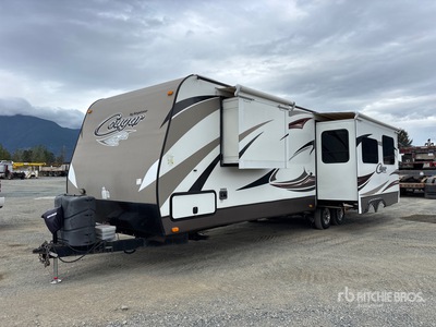 2015 Cougar 30 ft T/A Travel Trailer
