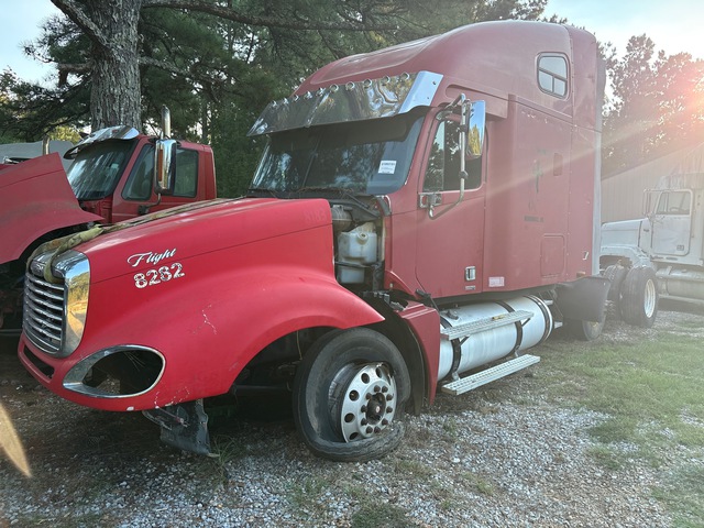 2004 Freightliner Columbia 120 6x4 T/A Sleeper Truck Tractor (Inoperable)