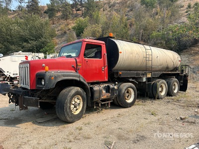Rosco on 2003 International 2674 8x4 شاحنة توزيع أسفلت (Inoperable)