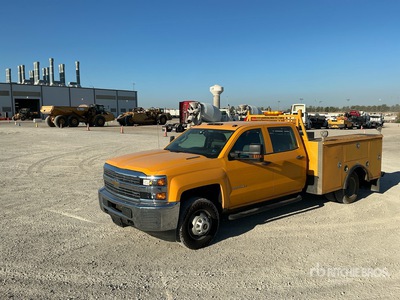 2015 Chevrolet Silverado 3500 HD 4x4 Crew Cab サービスカー